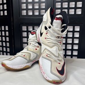 ❤️ Nike LeBron XIII Friday The 13th High Top Men’s 10.5 Rare Basketball ❤️